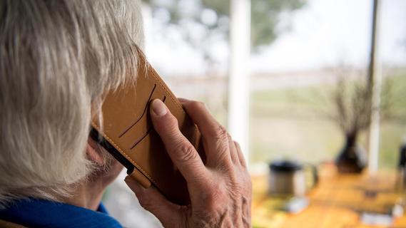 Telefonbetrüger brachte 80-Jährige in Pottenstein um vierstellige Summe