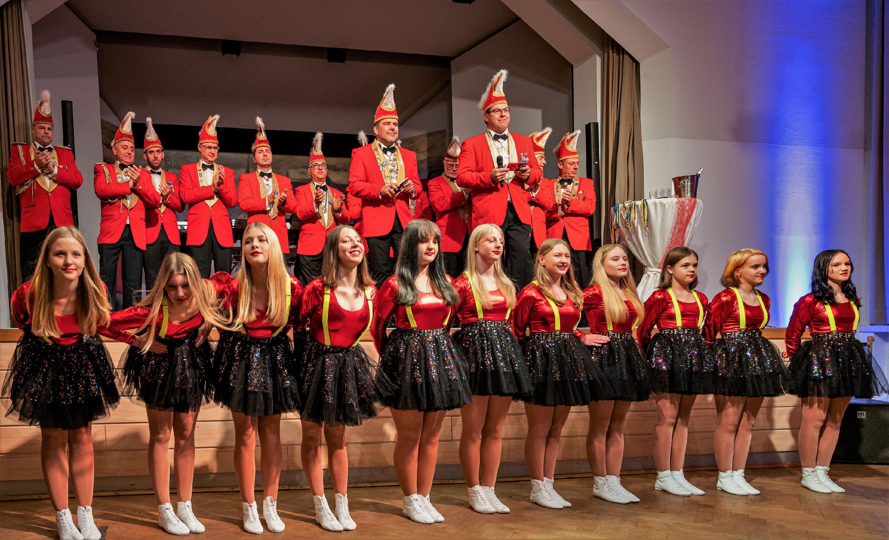 Mit einem beeindruckenden Showprogramm und herzlichen Worten wurden die Gäste in der Stadthalle willkommen geheißen. 
