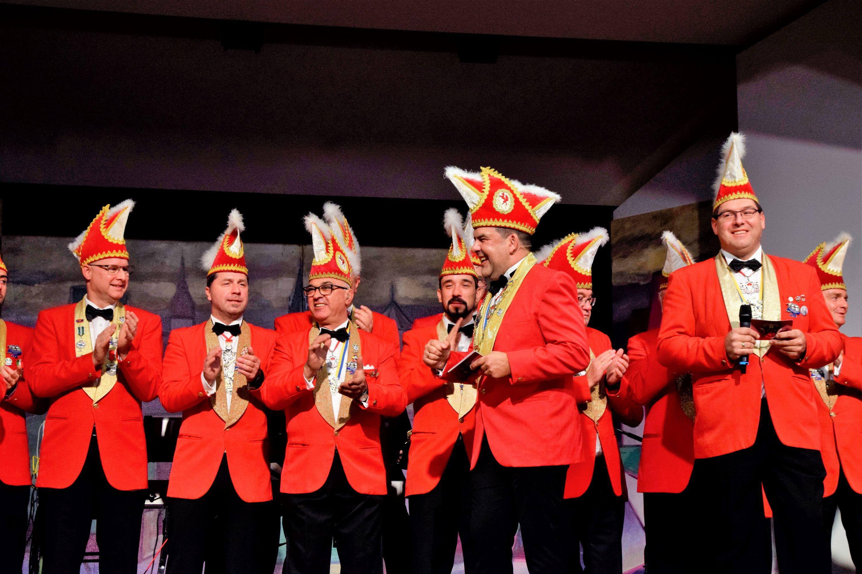 Auch er marschierte auf und ließ sich bejubeln: Der Elferrat der KG Treuchtlingen.