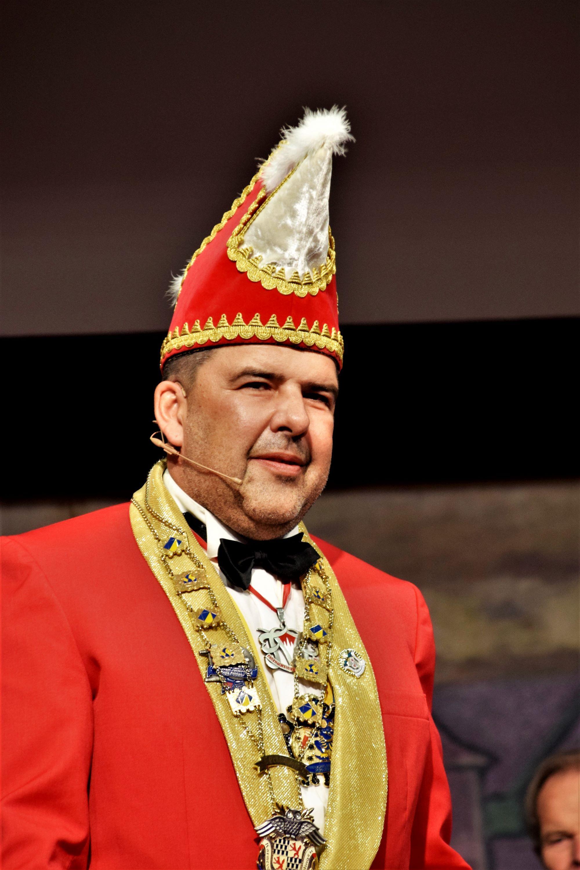 Präsident Patrick Geiger waltete sodann seines Amtes und erzählte, wie das diesjährige Prinzenpaar zu seinem Amt kam.