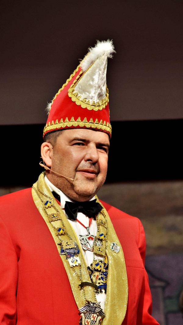 Präsident Patrick Geiger waltete sodann seines Amtes und erzählte, wie das diesjährige Prinzenpaar zu seinem Amt kam.