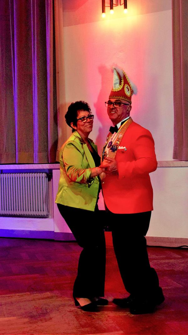 Nach dem offiziellen Programm ging der Abend dann in ein buntes Treiben mit Tanz und Barbetrieb über.