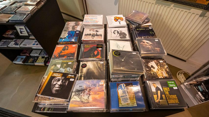 Beim "Schallplattenmann" finden sich die meisten Neuerscheinungen des internationalen Marktes auf CD und LP, beispielsweise auch das neue Soul-Coveralbum des "Bosses" Bruce Springsteen (rechts).