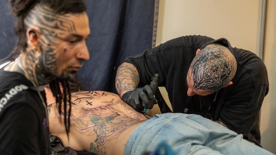 Unter die Haut: Nürnberger Experte spricht über Tattoo-Trends und zeitlose Motive