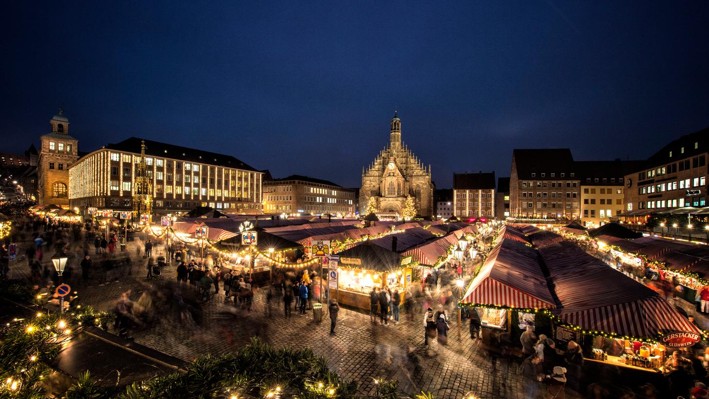 Blick über die Gassen des Christkindlesmarktes Nürnberg Blick über die Gassen des Christkindlesmarktes Nürnberg