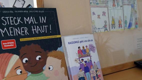 Bücher für Kinder zum Thema Rassismus können in der Stadt- und Schulbücherei ausgeliehen werden.
