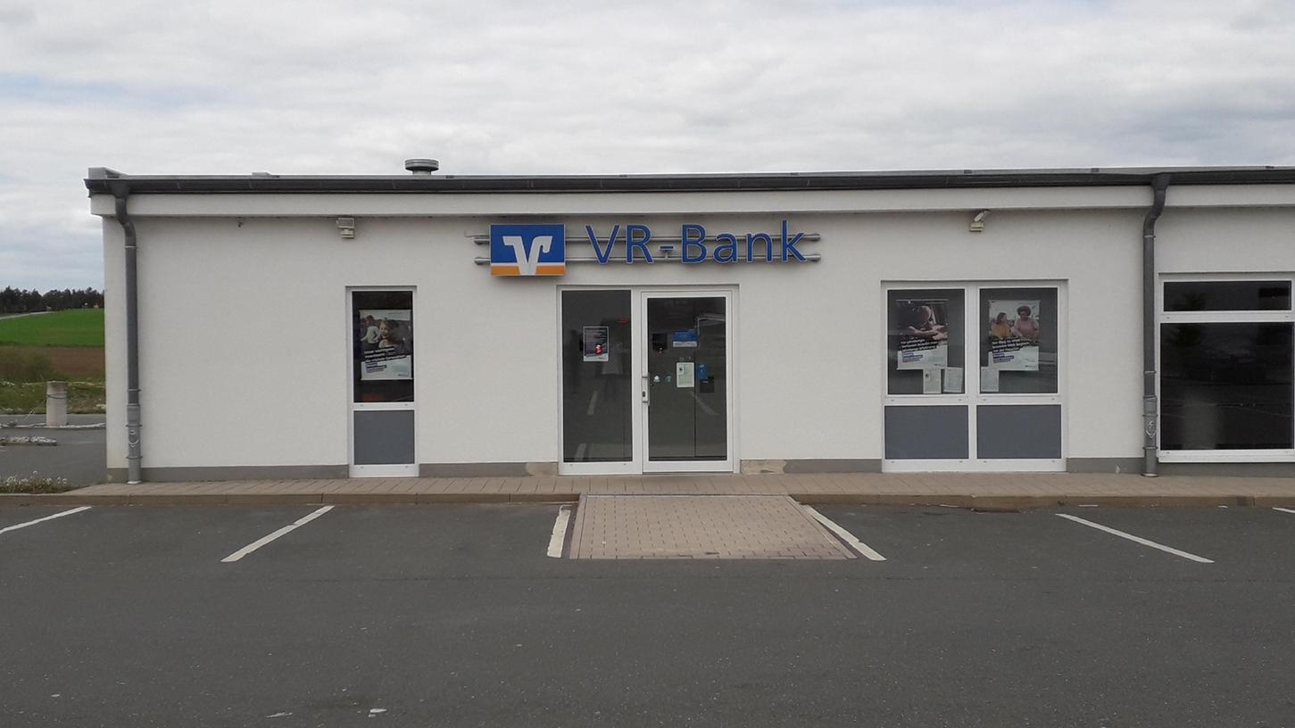 Die VR-Bank im Gewerbegebiet Ottenhof war schon vor zwei Jahren geschlossen worden, nun soll dort auch der Geldautomat abgebaut werden. 
