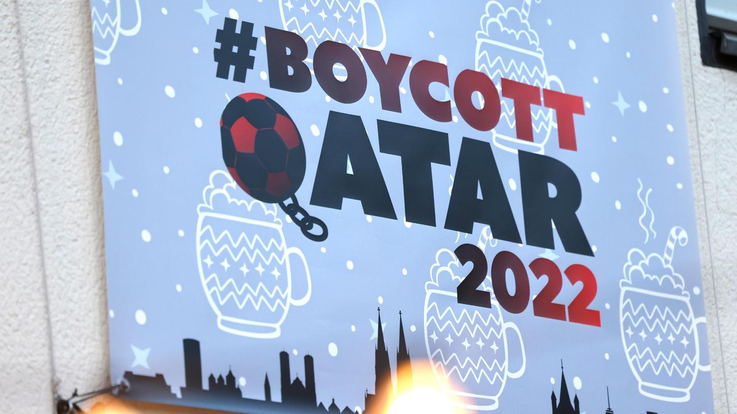 Viele Menschen erwägen einen Boykott der Fußball-WM in Katar.