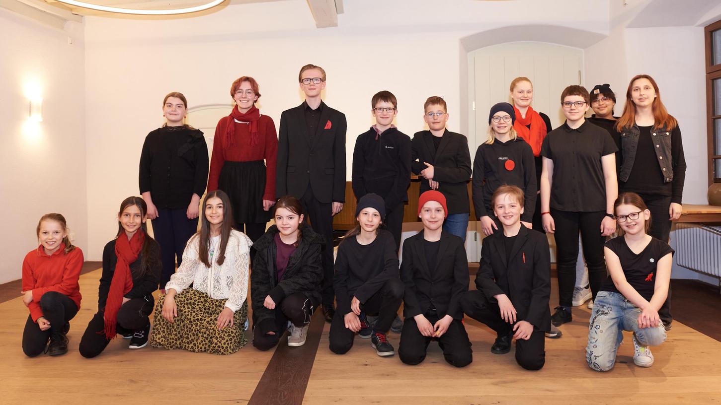 Am ersten Adventswochenende kommt der tschechische Jugendchor Viola zu Besuch nach Nürnberg. Interessenten dürfen sich unter anderem auf eine gemeinsames Konzert mit der Jugendkantorei Nürnberg (im Bild) in der Sebalduskirche am Samstag, 26. November, freuen. 
