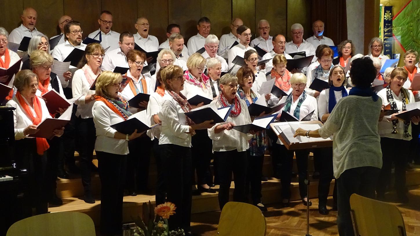 Ein bunter Abend mit viel Gesang und einigen Ehrungen wurde zum Jubiläum der Sängerhalle in Hartmannshof gestaltet.  