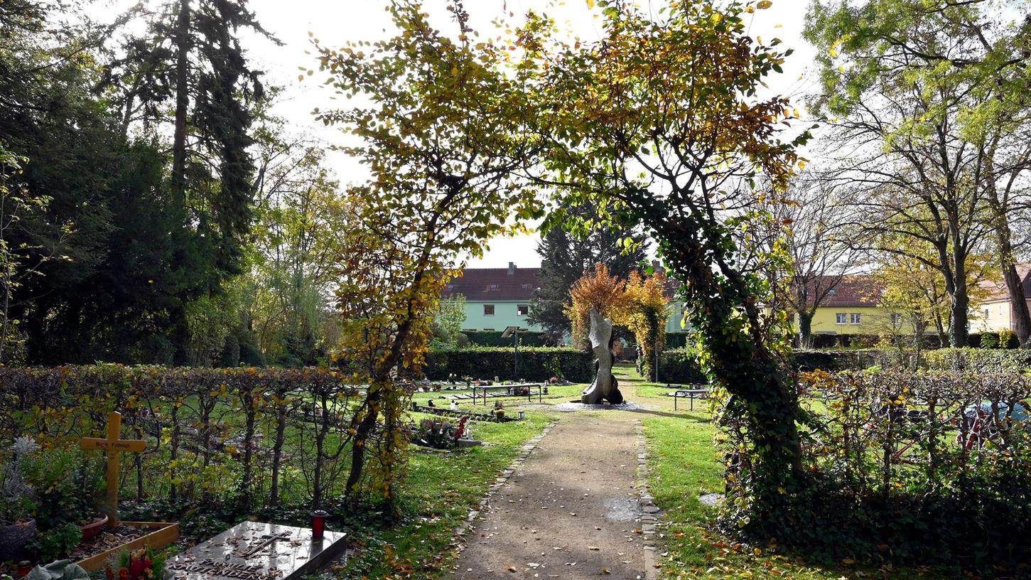 Der Erlanger Zentralfriedhof. Der Erlanger Zentralfriedhof.