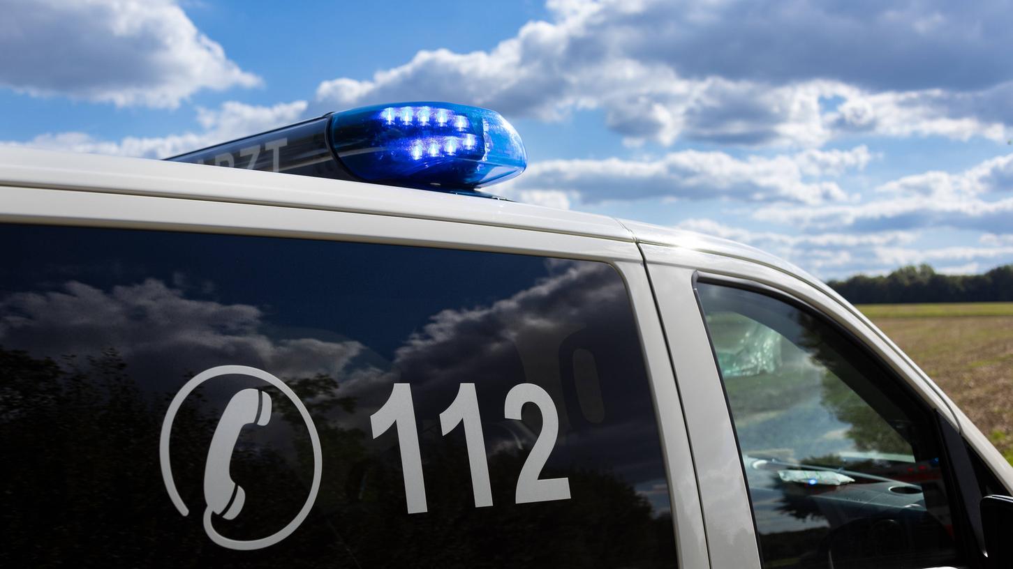 Zu lange dauert es im ländlichen Raum, bis ein Notarzt eintrifft. Der Landkreis Neustadt/Aisch- Bad Windsheim in Mittelfranken weist eine besonders prekäre Situation auf. Zu lange dauert es im ländlichen Raum, bis ein Notarzt eintrifft. Der Landkreis Neustadt/Aisch- Bad Windsheim in Mittelfranken weist eine besonders prekäre Situation auf.
