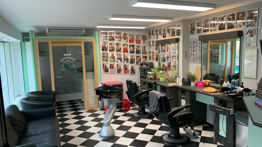 Der Barbershop No. 1 in der Gartenstadt ist in der Barber-Branche vermutlich eine Seltenheit, denn er wird von einer Frau geführt. In diesem Jahr feierte der Shop in der Seehofstraße 27 sein zehnjähriges Jubiläum. Passend dazu landet der Barbershop No. 1 auch in den Top Ten Frankens bester Barbershops 2022.