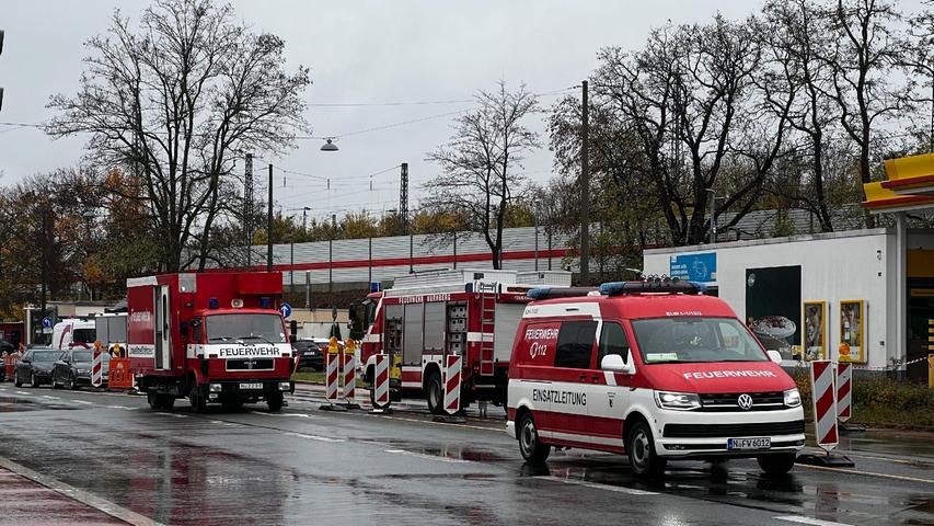 Ein verdächtiger Geruch nach Gas an der Tankstelle in der Minervastraße in Nürnberg gab der Polizei und Feuerwehr am Freitagvormittag Rätsel auf. 
