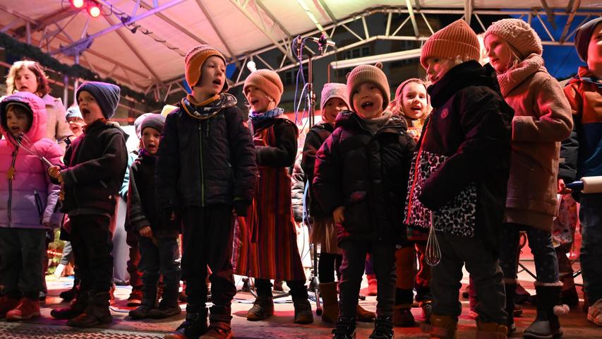 Die Kinder vom Waldkindergarten Buchenzauber sorgten für weihnachtliche Stimmung.