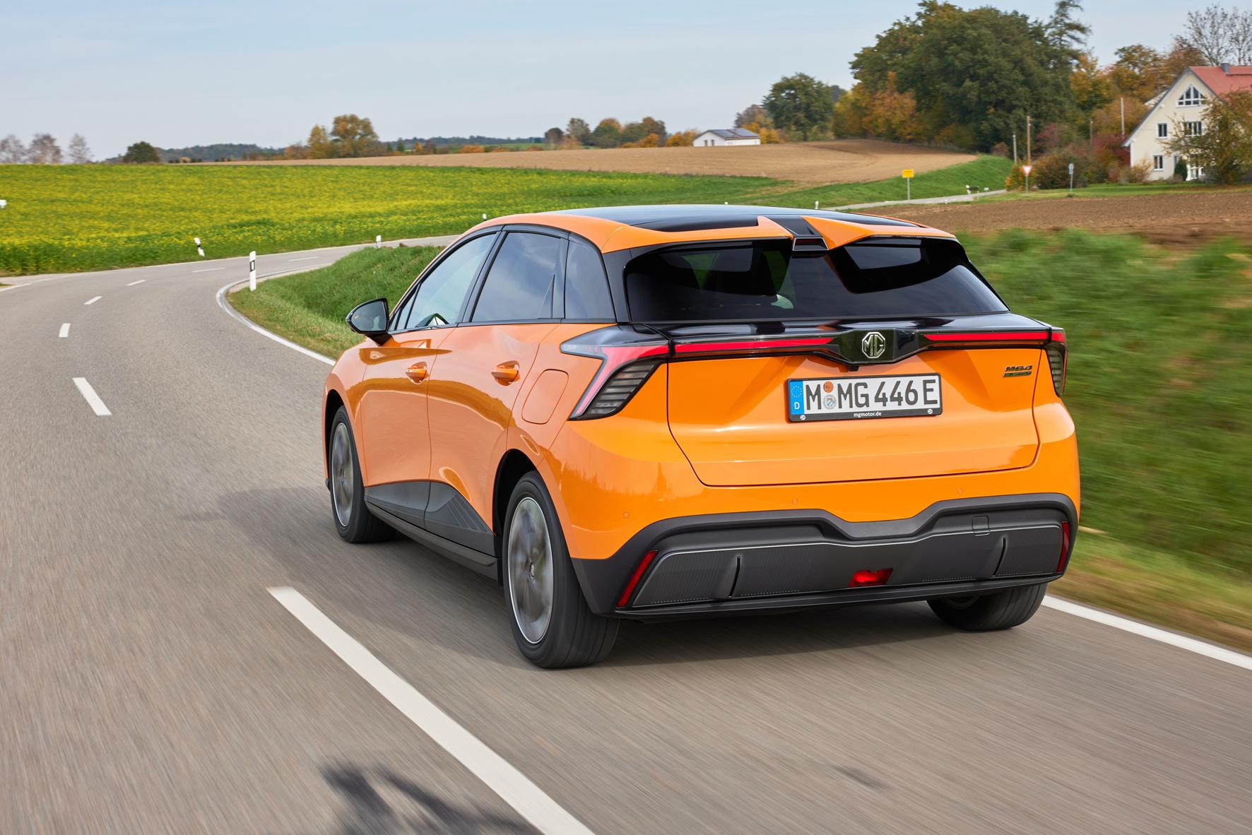 Auch das Heck sieht alles andere als konservativ aus.