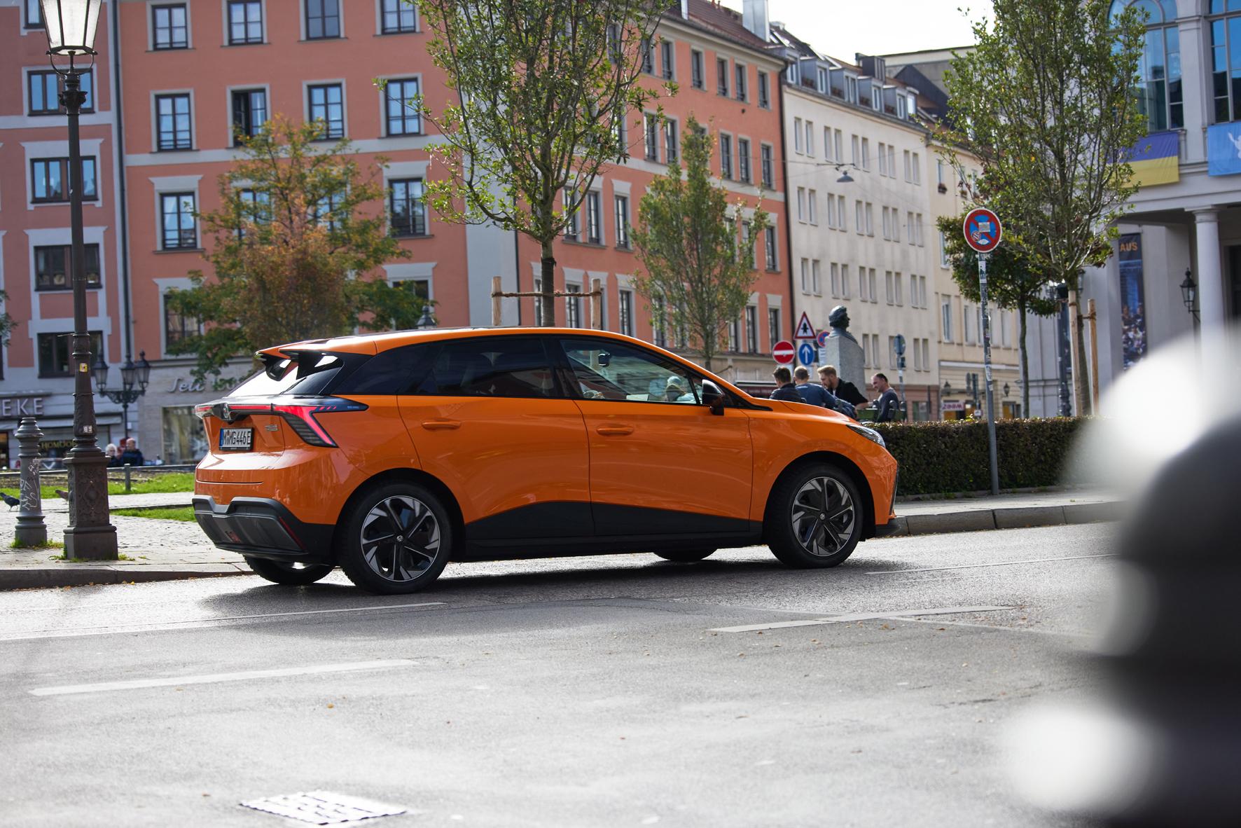 Mit Glück kommt man noch 2022 zu einem vorkonfigurierten Fahrzeug. Dann lässt sich die aktuelle Subvention in Höhe von 9570 Euro abziehen.