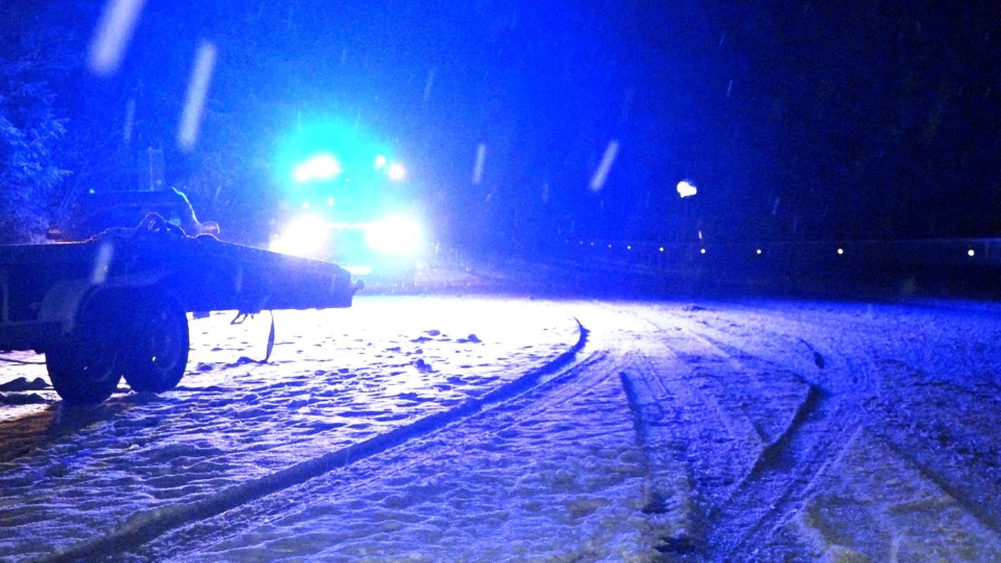 Auf schneeglatten Straßen ereigneten sich am Montag mehrere Unfälle.