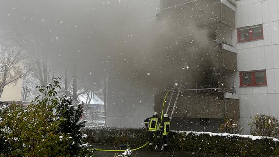 Feuerwehr rettet Anwohnerin aus brennender Wohnung in Bamberg