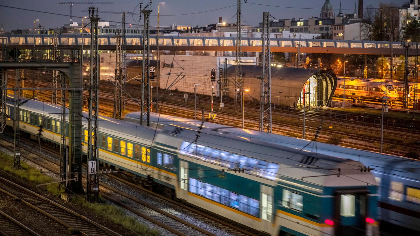 In nur einer Stunde kommt man mit dem Zug von Nürnberg aus nach München - perfekt für einen Kurztrip. In nur einer Stunde kommt man mit dem Zug von Nürnberg aus nach München - perfekt für einen Kurztrip.