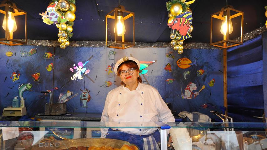 Seit über 20 Jahren mit ihrem Fischstand auf der Kinderweihnacht: Gertrud Tabor.