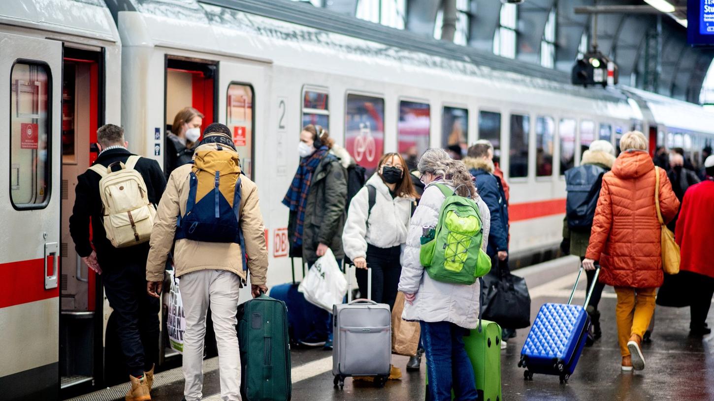 Die Deutsche Bahn bereitet sich auf den Weihnachts-Ansturm vor. Die Deutsche Bahn bereitet sich auf den Weihnachts-Ansturm vor.