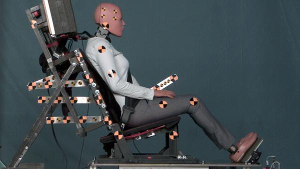 Crashtest-Dummy Eva
