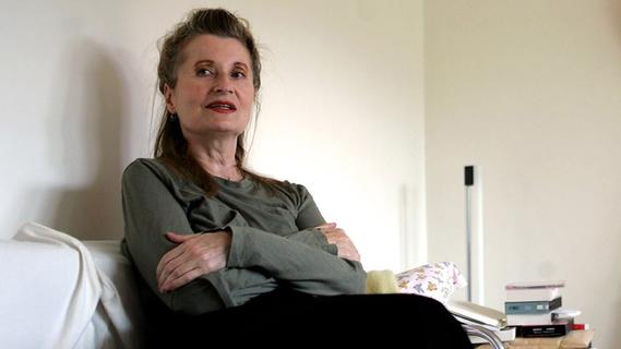 Lust an der Demontage: Nobelpreisträgerin Elfriede Jelinek macht neue "Angabe der Person"