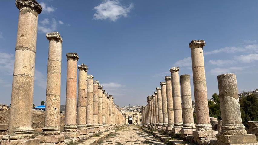 Von Amman aus ist die antike Stadt Jarash nach einer knapp einstündigen Busfahrt erreicht. Die spannende Reisereportage zu dieser Bildergalerie lesen sie hier auf unserem Premium-Portal nn.de

