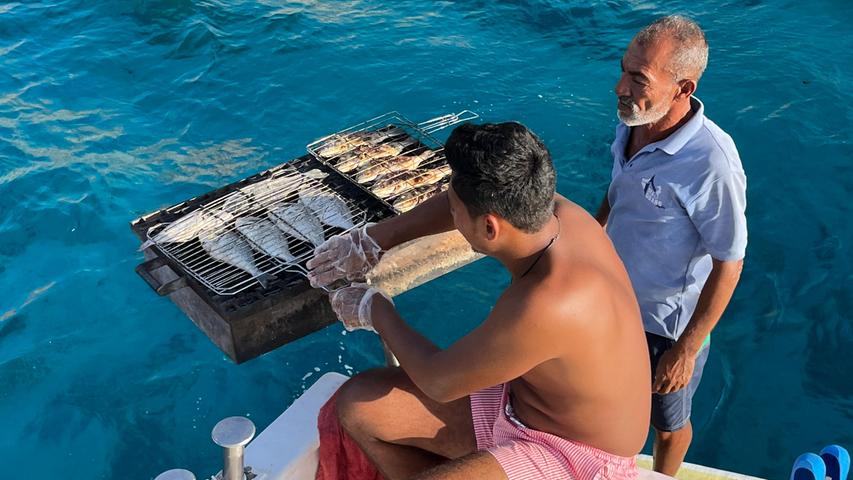 Bei Bootstouren übers Rote Meer kommt der Fisch fangfrisch auf den Grill und wird natürlich auch an Bord serviert. Die Ausflüge kann man inklusive Schnorcheltour in Akaba buchen. Die spannende Reisereportage zu dieser Bildergalerie lesen sie hier auf unserem Premium-Portal nn.de