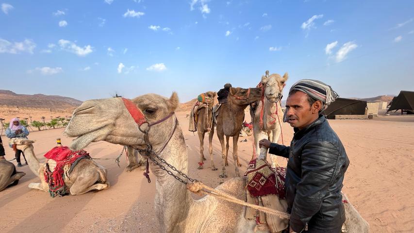 Die Kamele sind in Jordaniens Süden allgegenwärtig - und beliebt sowohl als Fotomotiv als auch als Reittier. Die spannende Reisereportage zu dieser Bildergalerie lesen sie hier auf unserem Premium-Portal nn.de
