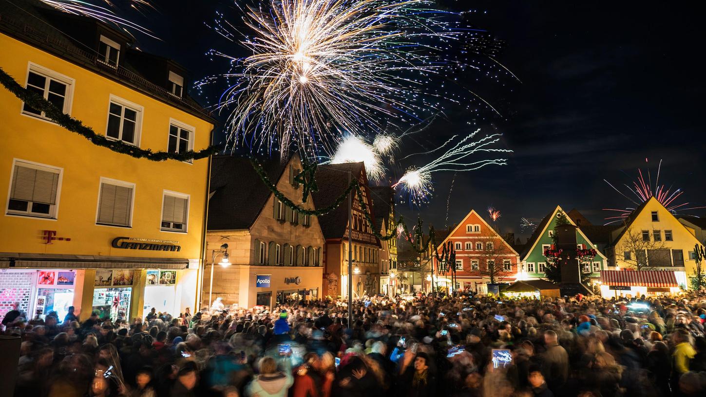So sah es 2017 auf dem Rother Markplatz aus. In diesem Jahr sagt die Stadt die Silvesterfeier jedoch ab.