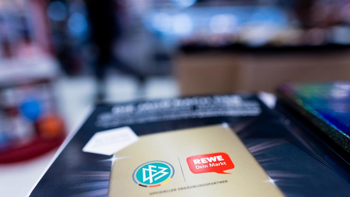 Rewe beendet wegen der FIFA-Entscheidung zur "One-Love"-Armbinde ab sofort die Kooperation mit dem Deutschen Fußball-Bund. Rewe beendet wegen der FIFA-Entscheidung zur "One-Love"-Armbinde ab sofort die Kooperation mit dem Deutschen Fußball-Bund.