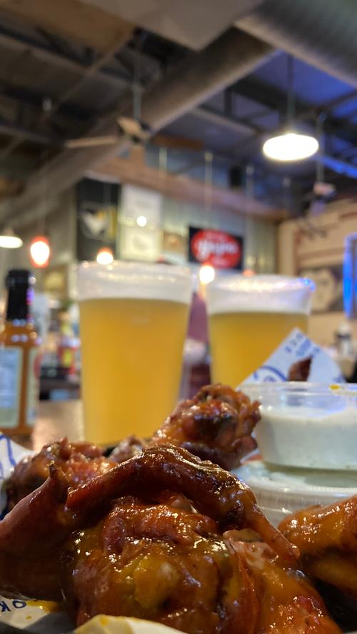 Ob Pulled Pork oder Chicken Wings: Zur Südstaatenküche gehört Barbecue einfach dazu - zum Beispiel das, was im "Central BBQ" serviert wird. Unbedingt probieren: die Marinade "Honey Gold", auf die sie in Memphis besonders stolz sind. 