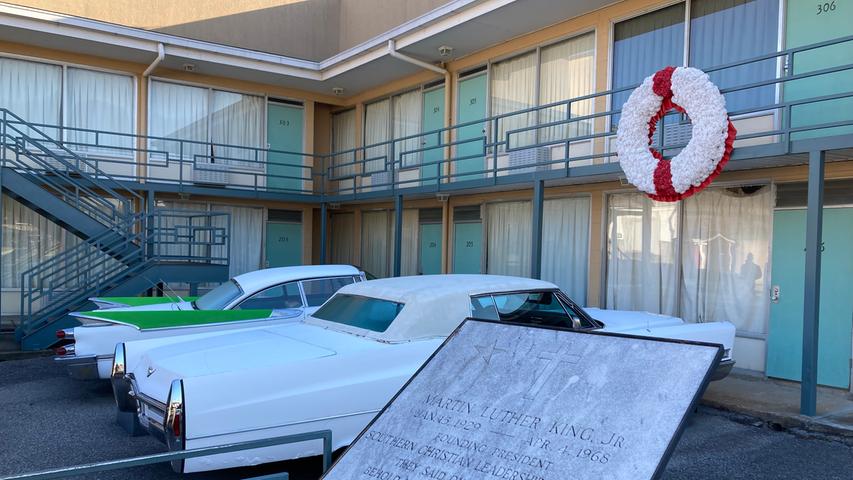 Das Lorraine Motel ist Schauplatz einer der dunkelsten Tage der US-Geschichte: Hier wurde 1968 der Bürgerrechtler Martin Luther King auf dem Balkon von einem vorbestraften Rassisten erschossen. Heute befindet sich das National Civil Rights Museum vor Ort.  Die spannende Reisereportage zu dieser Bildergalerie lesen Sie hier in unserem Premium-Portal nn.de  
