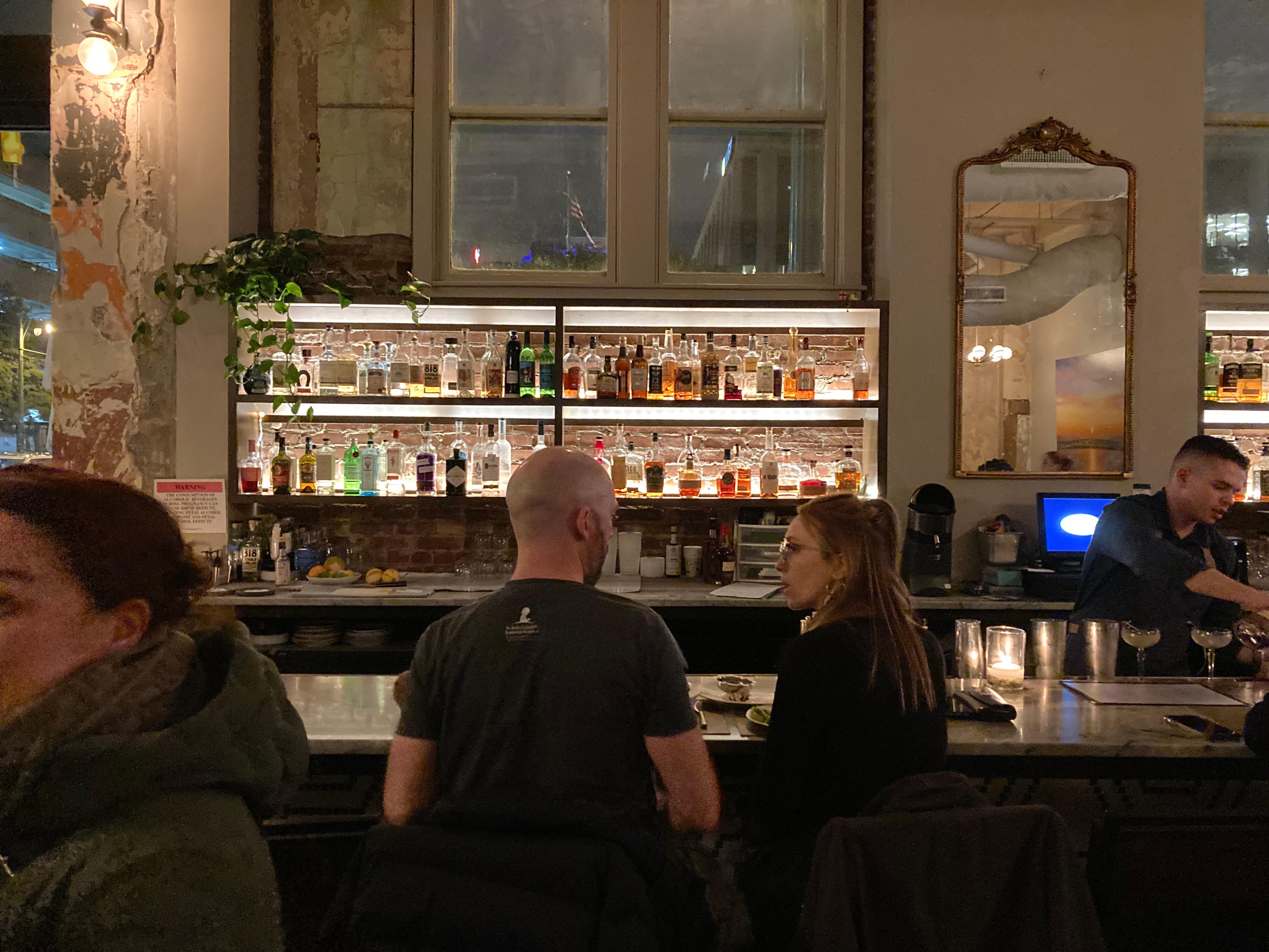 Großmutters Küche aus Sizilien und der Toskana mitten in Memphis - das ist das Konzept von "Catherine and Mary's". Außergewöhnlich gut sind die Cocktails wie der "Autumn Heart", die im schicken Industrie-Ambiente serviert werden.   