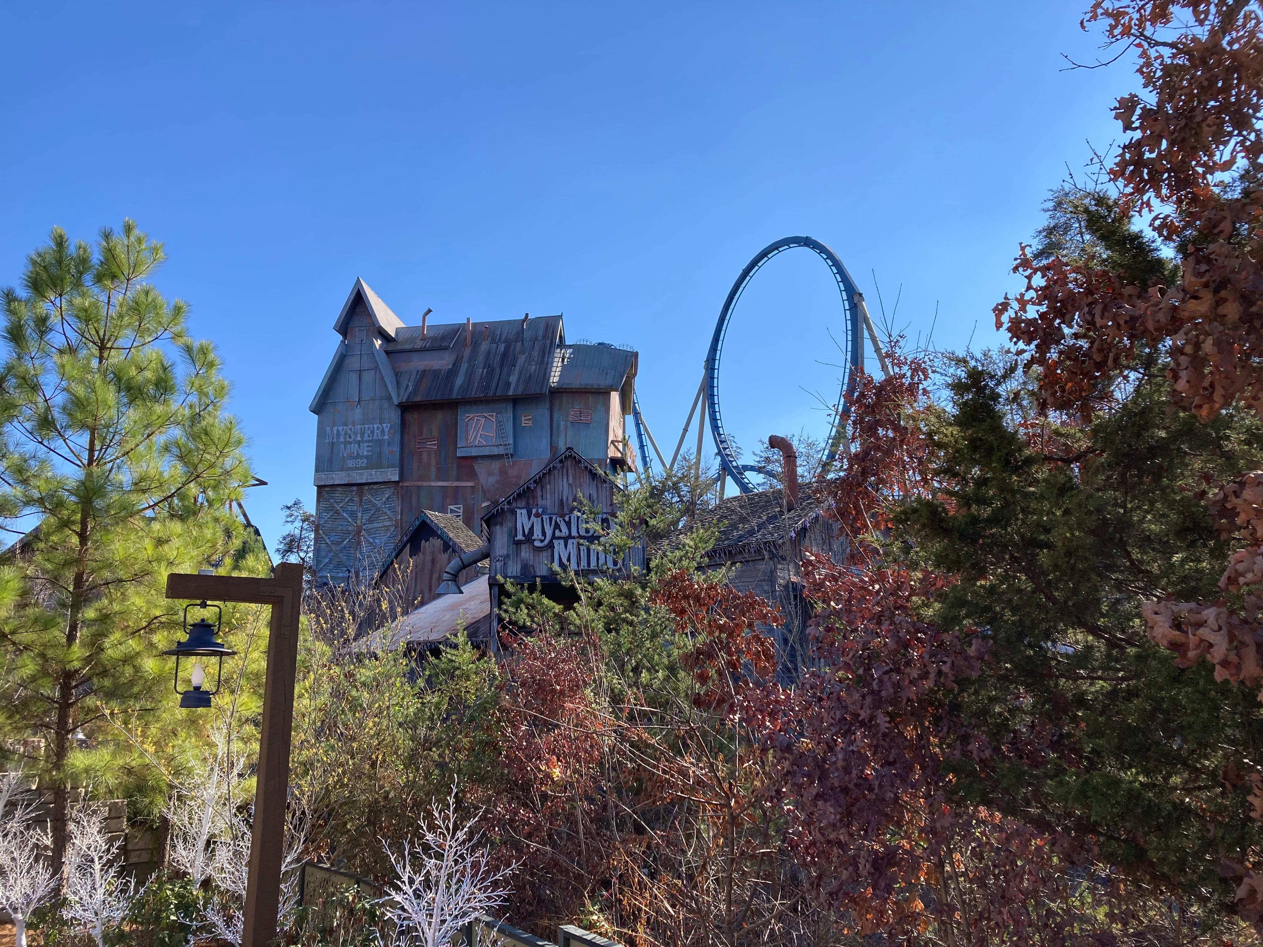 Wir fahren weiter nach Osten. Von Dolly Parton sprechen sie in Tennessee nur mit Hochachtung. Die "Jolene"-Sängerin tut viel Gutes mit ihrem Geld und hat unter anderem eine "Imagination Library" gegründet. Deren Ziel ist es, armen Kindern jeden Monat ein Buch zu schenken und sie so fürs Lesen zu begeistern. Parton hat aber weit mehr Facetten - ihr gehört der Freizeitpark Dollywood im Osten des Bundesstaates, der mit seinen Achterbahnen für Nervenkitzel sorgt. Die spannende Reisereportage zu dieser Bildergalerie lesen Sie hier in unserem Premium-Portal nn.de