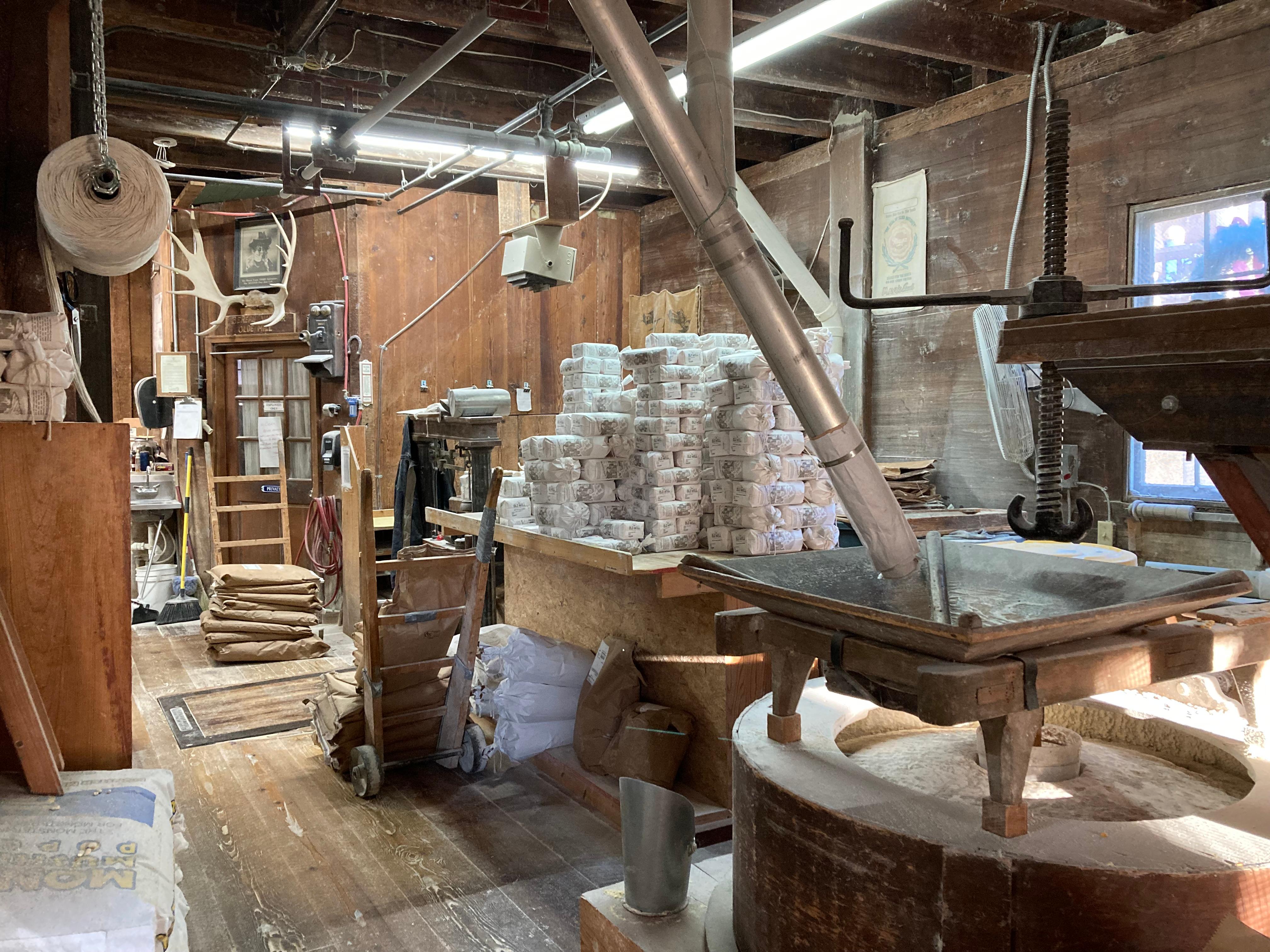 Die Kleinstadt Pigeon Forge ist eines der Eingangstore in den Nationalpark Smoky Mountains - mit der Old Mill von 1830 steht dort die älteste Mühle der Vereinigten Staaten, die noch in Betrieb ist. Fast direkt nebenan...