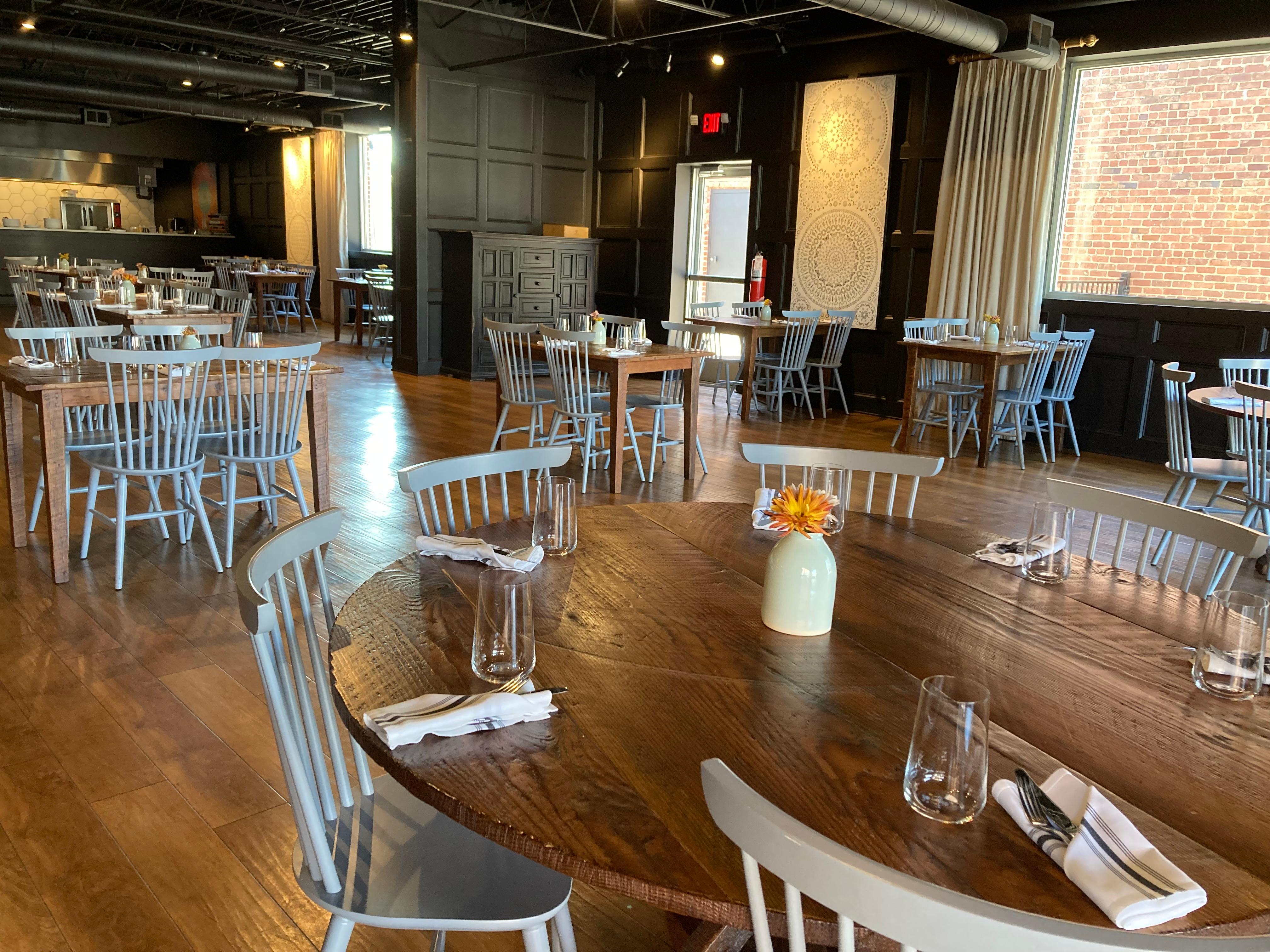 Zu denen, die tatkräftig zur Revitalisierung Seviervilles beitragen, gehört David Rule. Er betreibt nicht nur "Trotters BBQ", wo ausgezeichnetes Pulled Pork und Pulled Chicken serviert werden, sondern wenige Meter weiter auch das "The Appalachian" (Foto), das feine Südstaatenküche bietet. Die spannende Reisereportage zu dieser Bildergalerie lesen Sie hier in unserem Premium-Portal nn.de