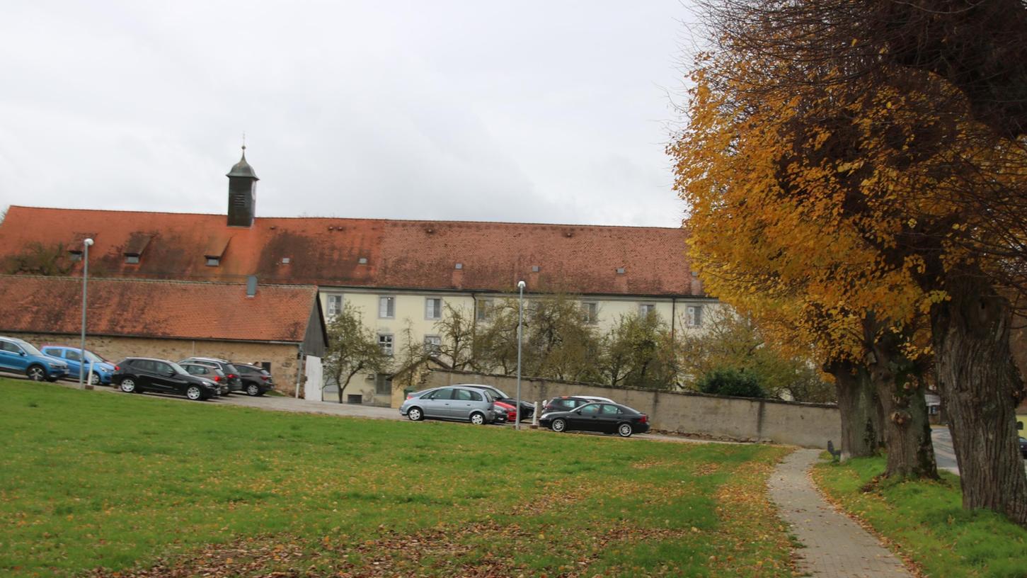 Die Stadt denkt beim Altenheim St- Elisabeth in Ellingen über einen Anbau nach,  um die Wirtschaftlichkeit der Einrichtung sicherzustellen. Der dürfte nur im  Norden des historischen Anwesens möglich sein. Weitere Verhandlungen mit der  Denkmalbehörde stehen bevor.