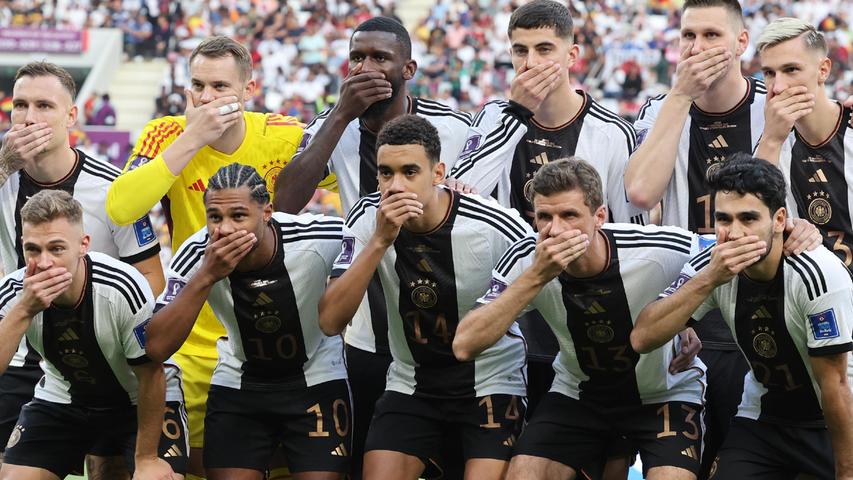 Starkes Zeichen: Die Geste der deutschen Mannschaft galt der Fifa. 
