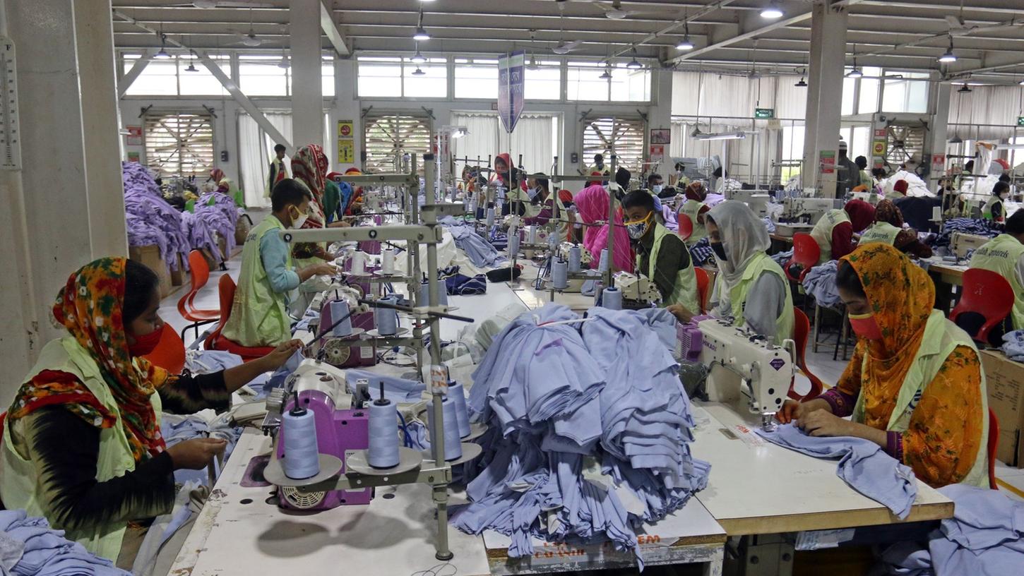 In Bangladeschs Bekleidungsfabriken arbeiten überwiegend Frauen.