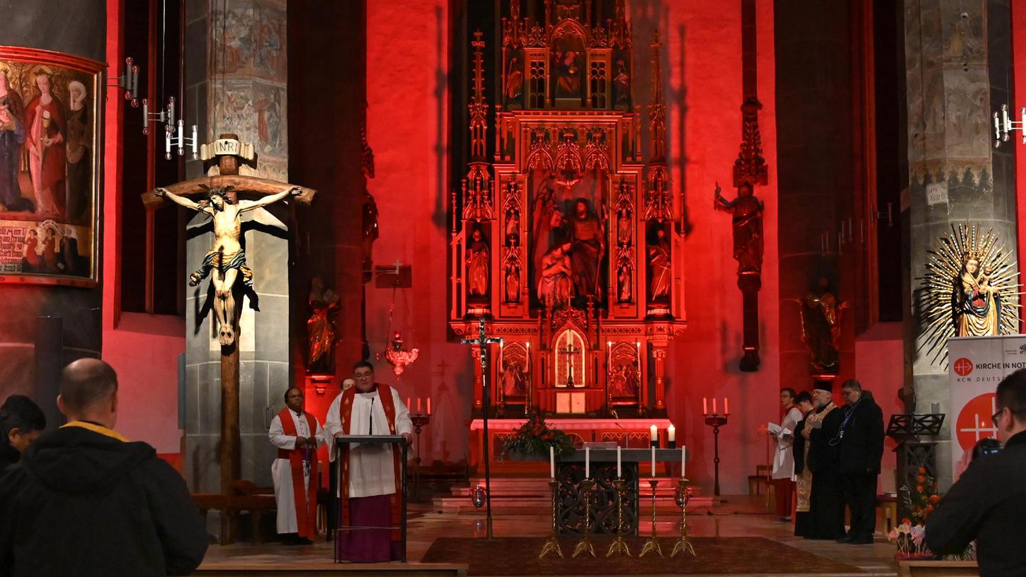 Am "Roten Mittwoch" wurde auch in St. Johannes wieder der Millionen weltweit verfolgter und unterdrückter Christen gedacht.