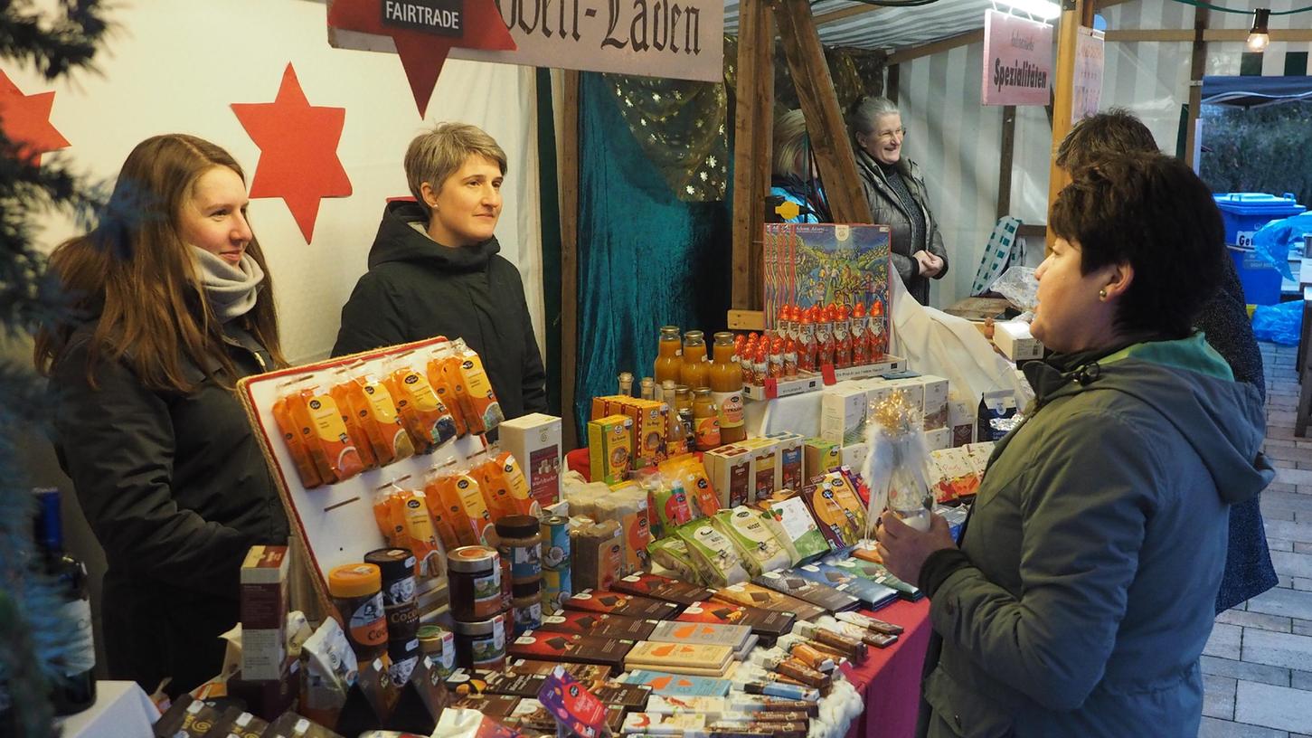Weihnachtsmarkt an der Herz-Jesu-Kirche in Pegnitz 