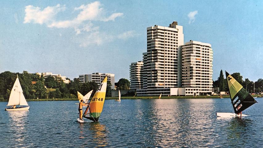 In den 70ern und 80ern gehörten die Windsurfer zum Wöhrder See dazu. Diese hier haben sich sogar auf einem Postkartenmotiv aus den 1980er Jahren verewigt.
