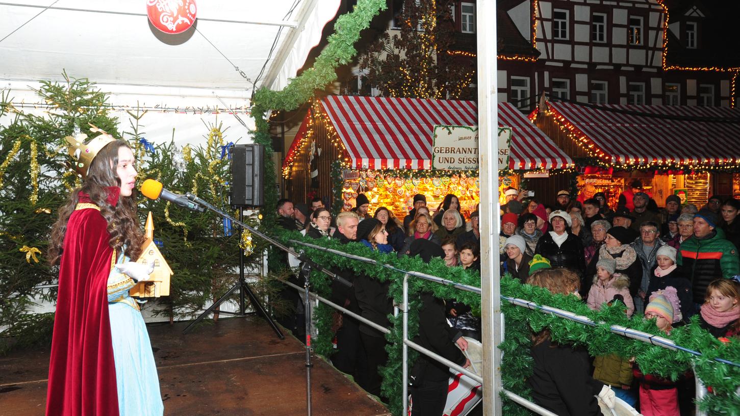 Kaiserin Kunigunde hat den Markt, der bis Heiligabend geöffnet ist, mit ihrem Prolog eröffnet.