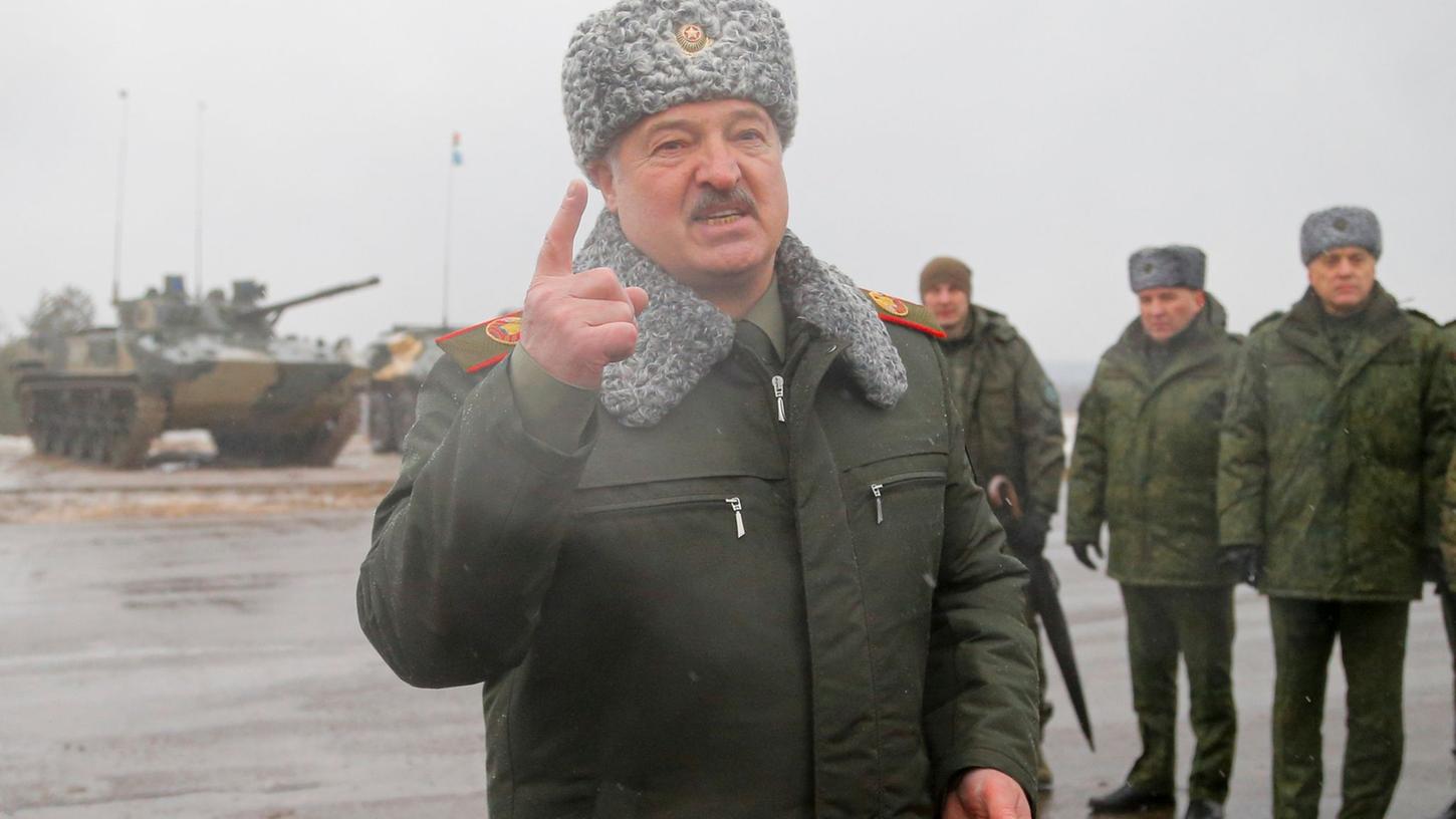 Alexander Lukaschenko auf dem Truppenübungsplatz Osipovichi.