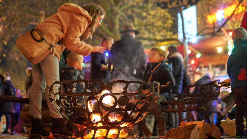 Christkind, Glühwein, Lagerfeuer: Fürths Weihnachts- und Mittelaltermarkt sind eröffnet