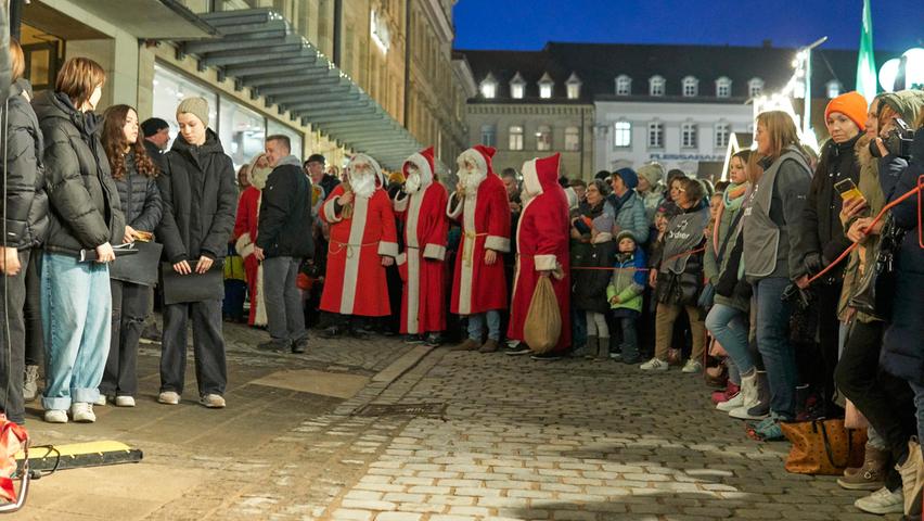 Christkind, Glühwein, Lagerfeuer: Fürths Weihnachts- und Mittelaltermarkt sind eröffnet