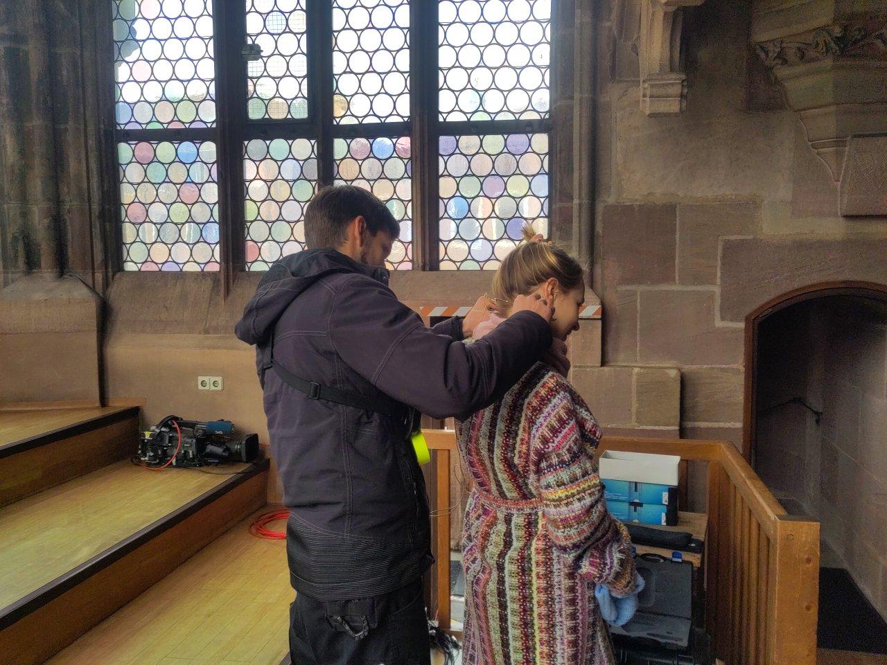Nach dem Mediengewitter ging's um 14 Uhr direkt zum Soundcheck in die Frauenkirche. Vorher aber: Ohrringe raus, damit es später keine Störungen gibt. 